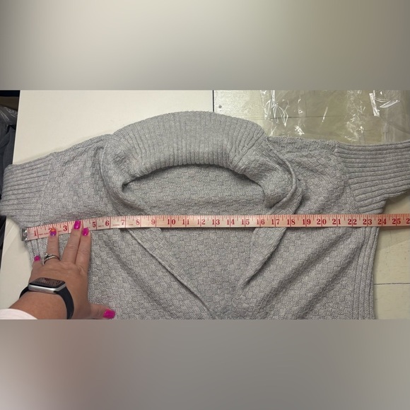 Cabi Women's Gray Heather Oatmeal Zip Cardigan Style Size XXS Oversized - Picture 4 of 8